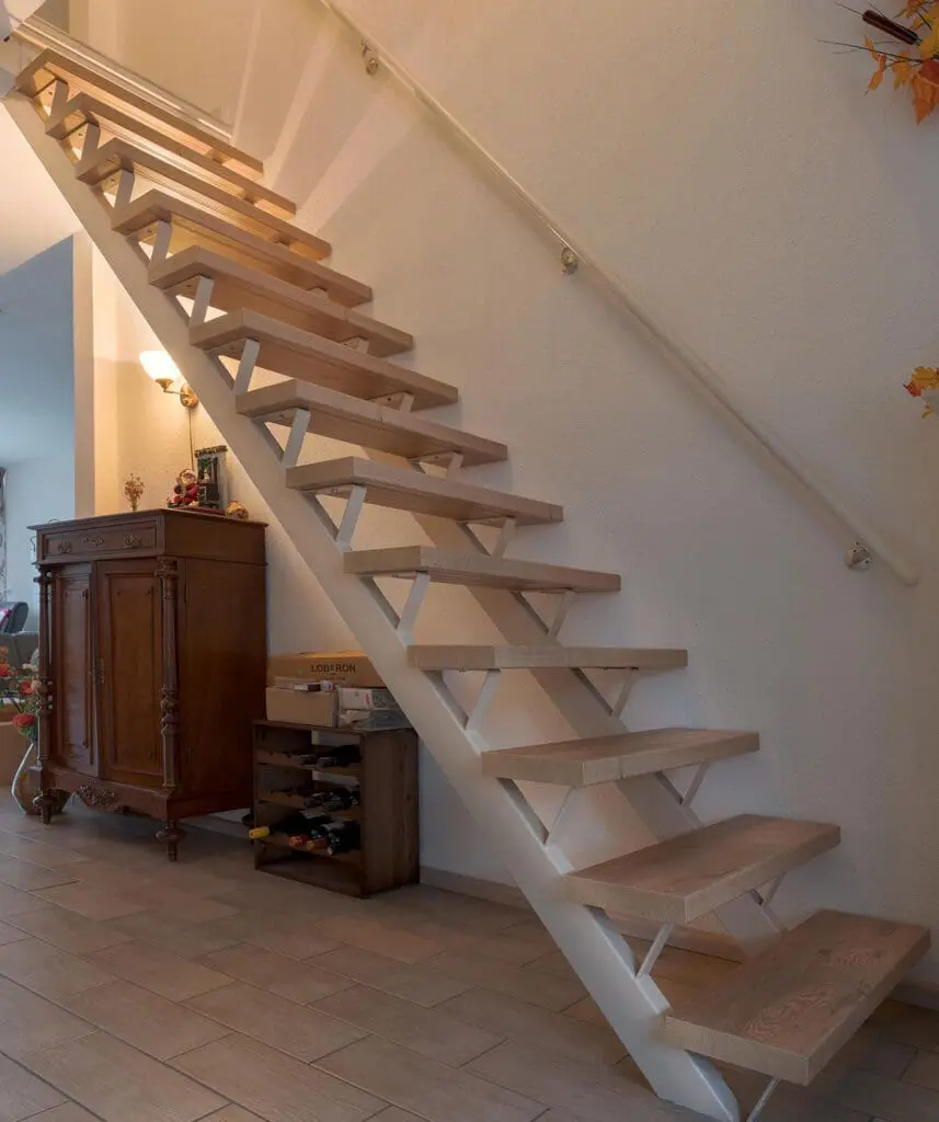 volledige trap in beeld met bloktredes decor landhuis eiken