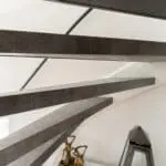 detailfoto van opentrap dubbelzijdig bekleed met decor blue steel