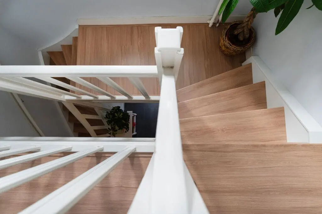 bovenaanzicht van de hele gerenoveerde trap in decor amalfi