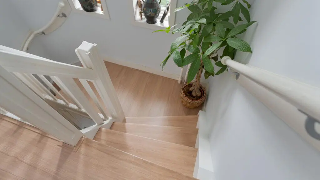 bovenaanzicht op de gerenoveerde trap in arnhem met decor amalfi