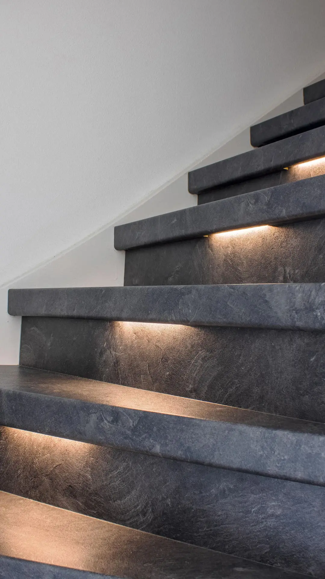 dichte-traprenovatie-verlichting-mustang-ingezoomd