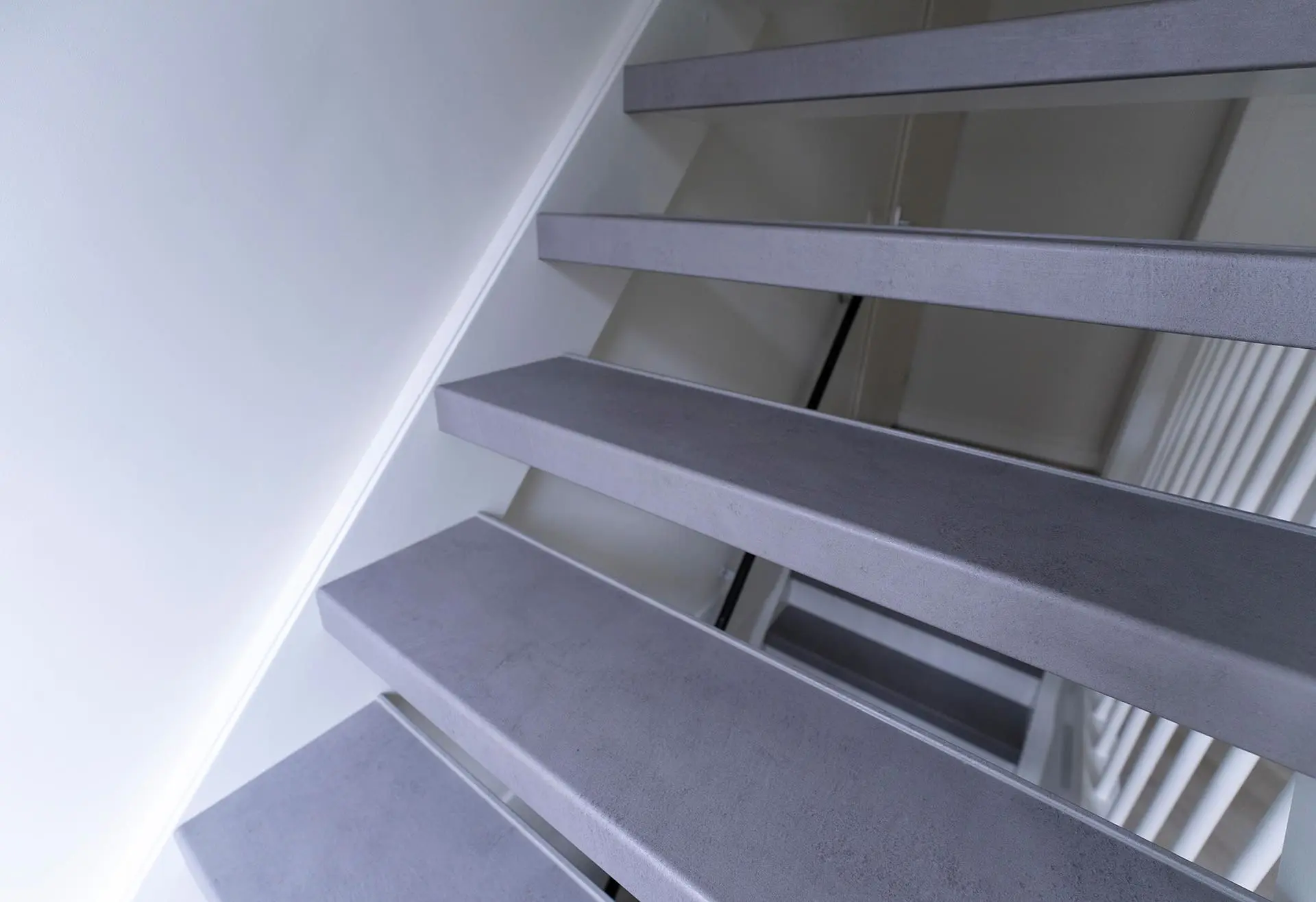 open-trap-loftgrijs-zwolle