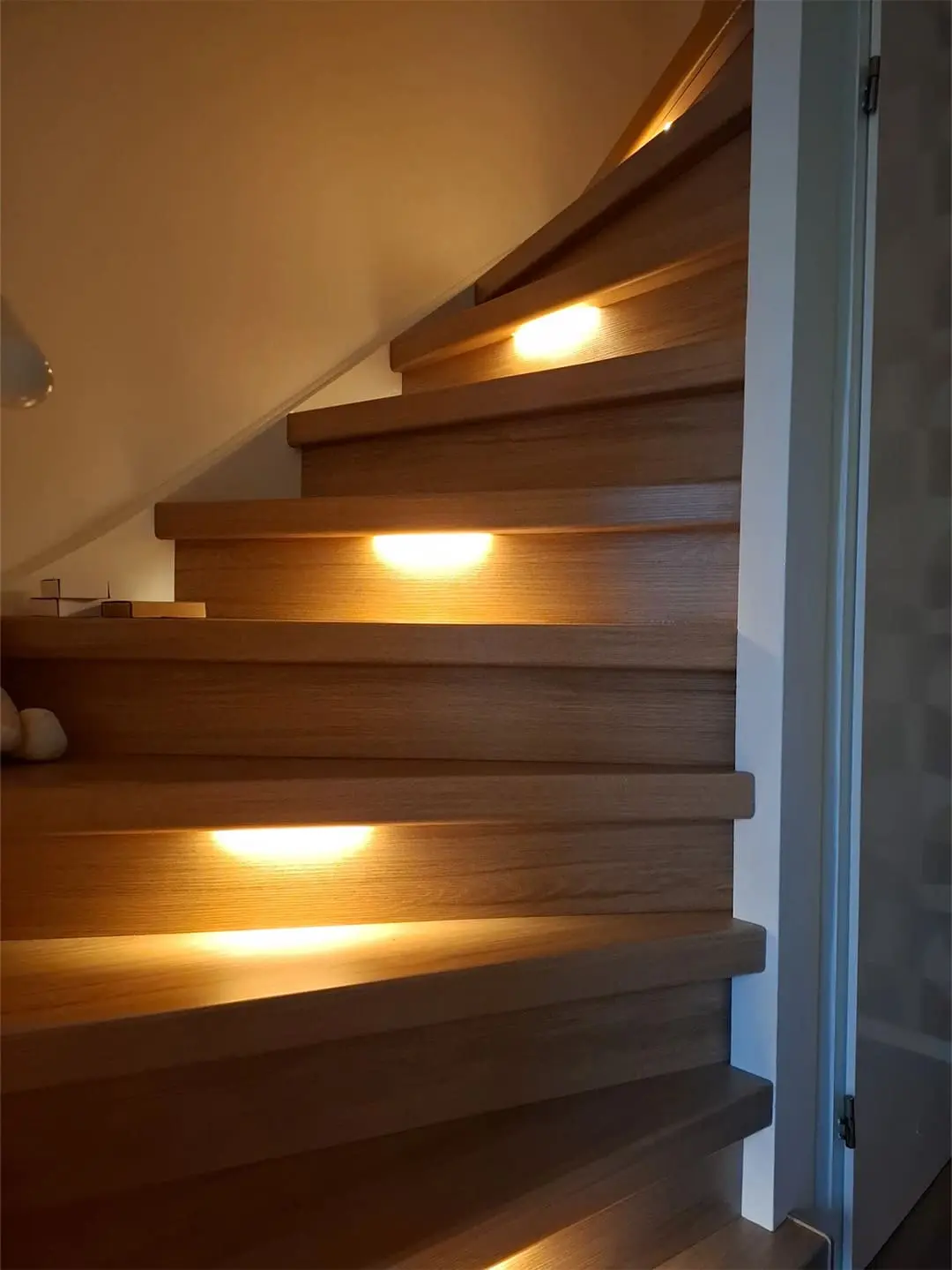 gerenoveerde dichte trap met verlichting in decor amalfi