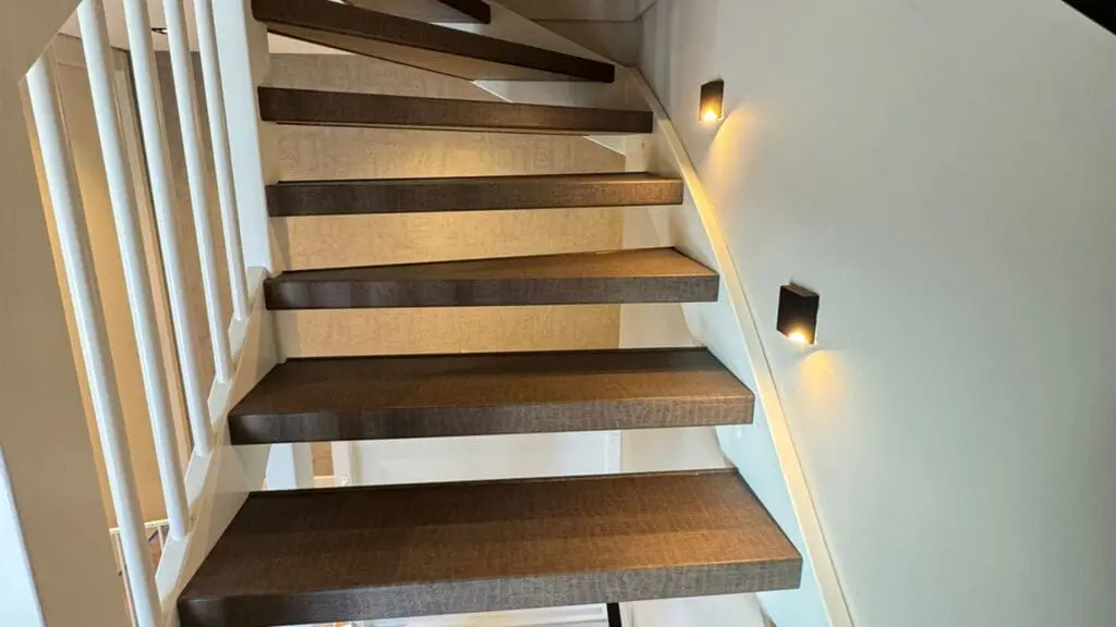 open trap gerenoveerd met decor leatherlook